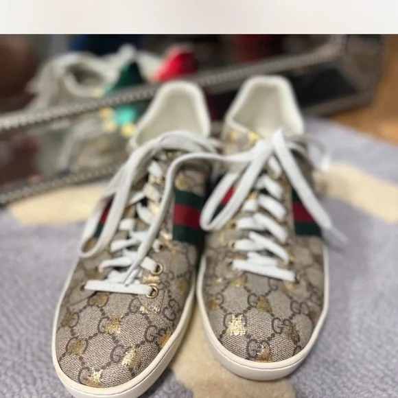Gucci Beige Monogram Sneakers with Red and Green Accents - Picture 7 of 8
